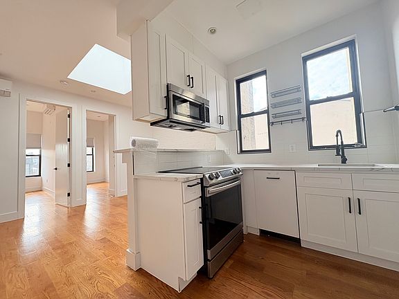 4th image of 878 Pacific St #4A