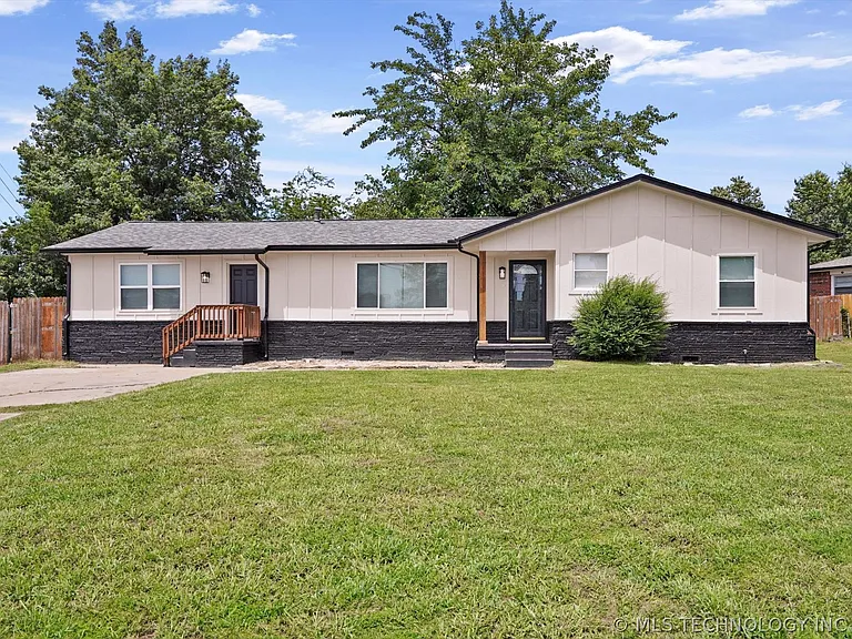 524 W Toledo St — Photo 1