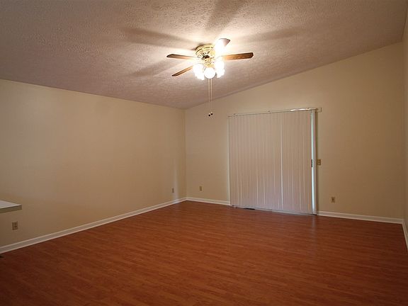 4th image of 412 Ortman Ln