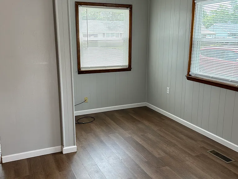 110 S Dana Ave — Photo 10