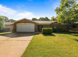 2801 Colleen Dr, Arlington, TX 76016