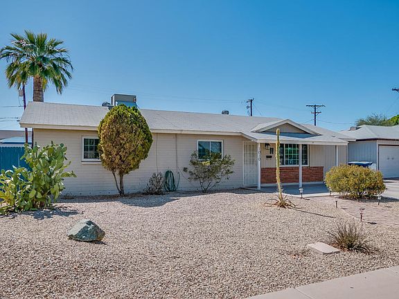 3rd image of 1010 S Lola Ln