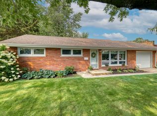 205 Briar Ln, North Aurora, IL 60542