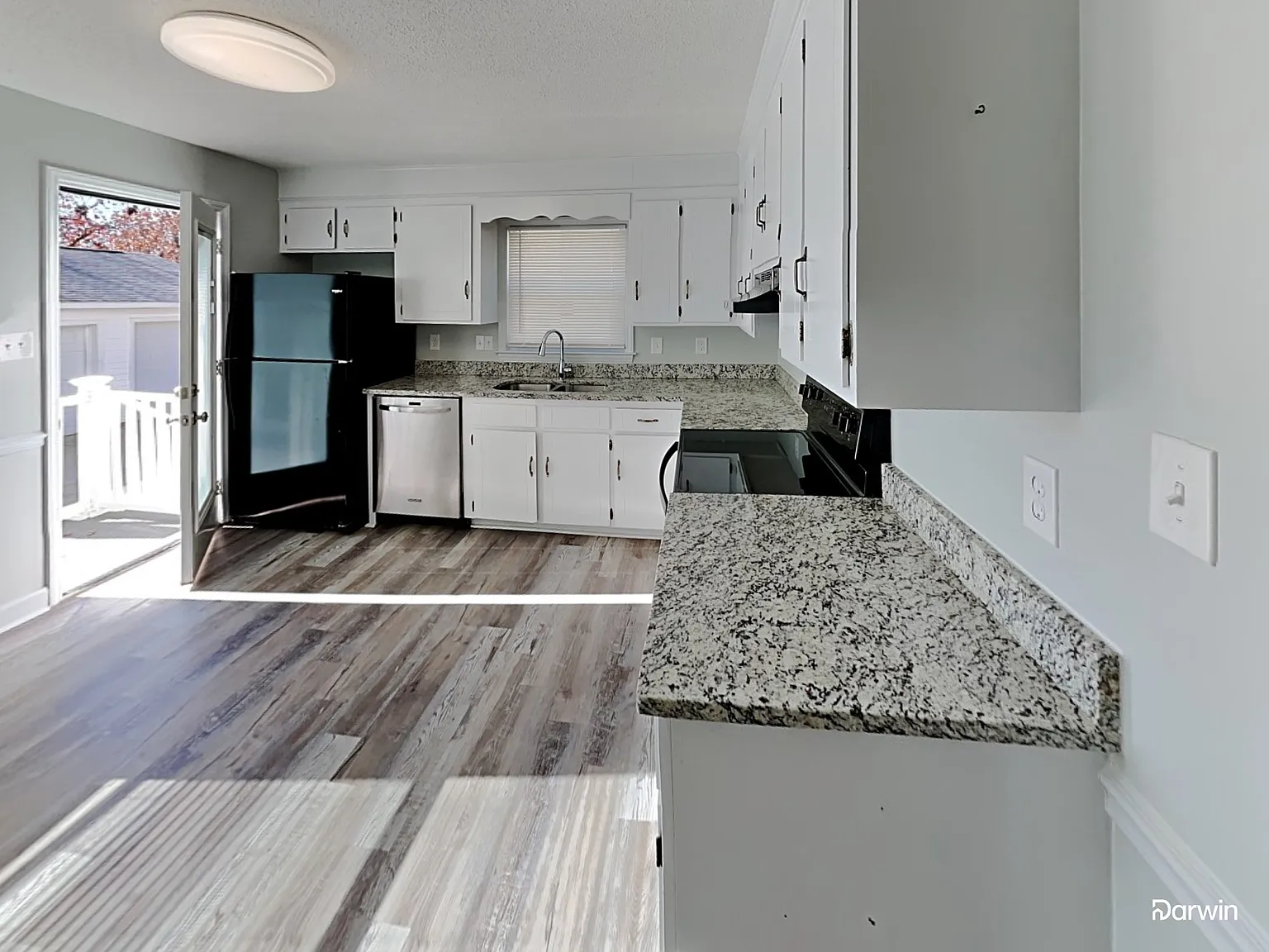 3 bed, 2.5 bath, 1918 sqft, $2,145 — Photo 4