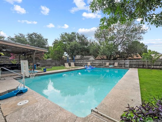 8526 Tanbark Dr, San Antonio, TX 78240