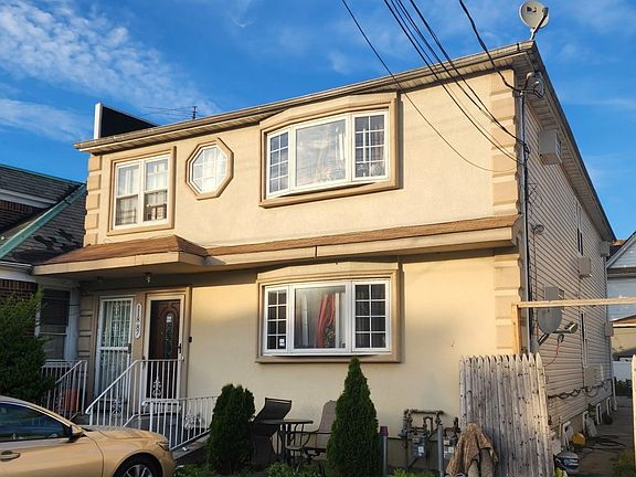 2nd image of 11887 Riverton St