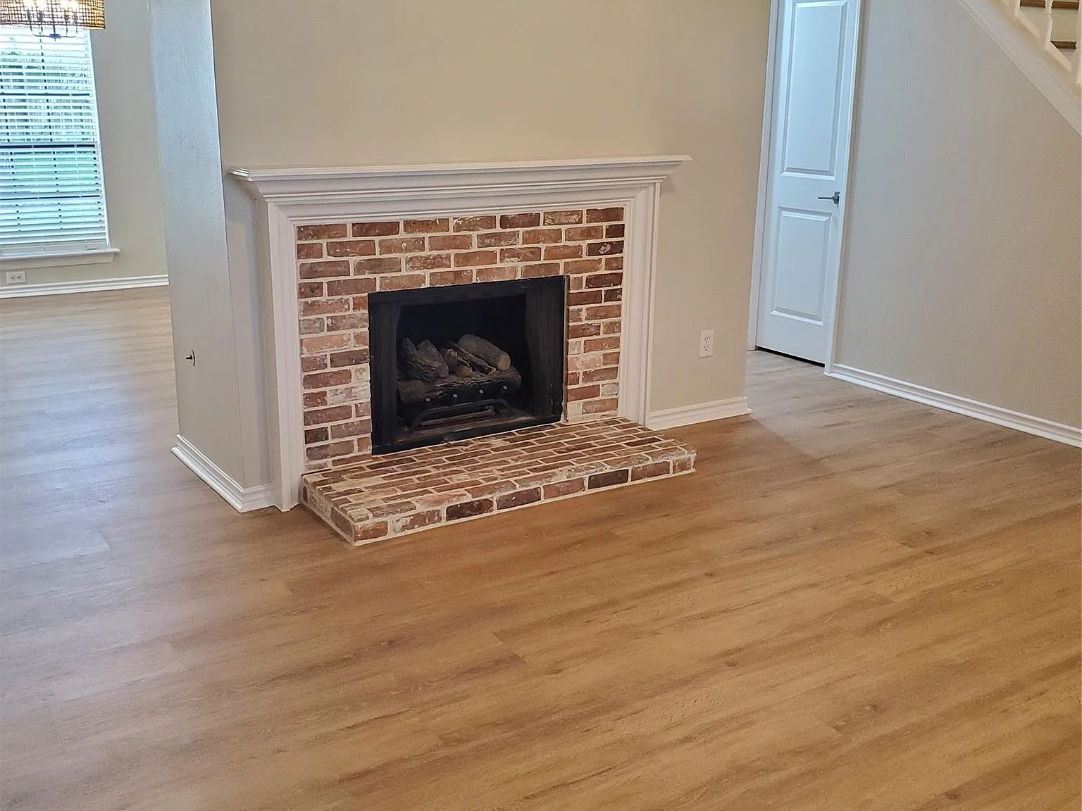 3 bed, 2.5 bath, 1612 sqft, $2,200 — Photo 3