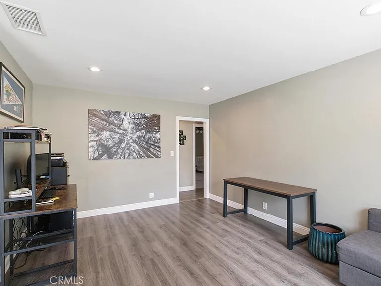 3403 Roxanne Ave — Photo 9