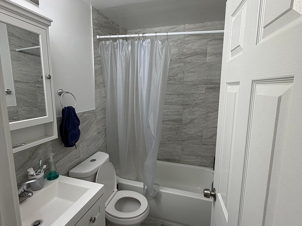 2nd image of 663-416 W Grace St