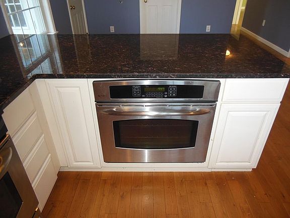 5th image of 665 Essex Ave #A
