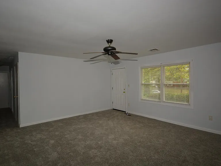 1086 Wellspring Dr — Photo 3