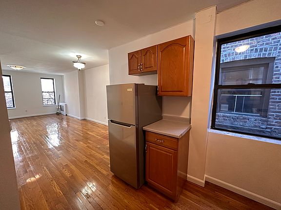 3rd image of 343 E 65th St APT 5RE