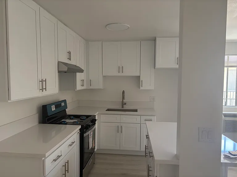 525 N Madison Ave #201 — Photo 2