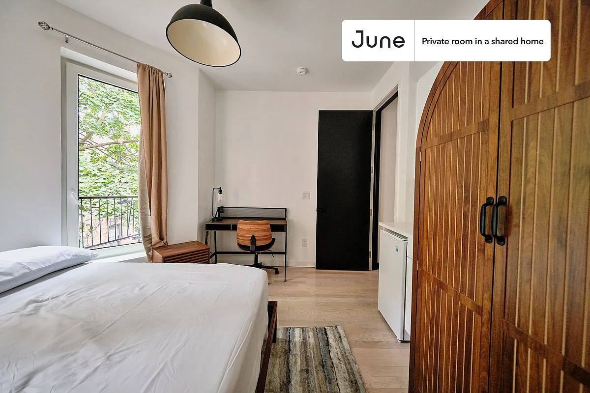 Full bedroom in 4 bed/4 bath home in Ditmas Park #1895 D — Photo 3