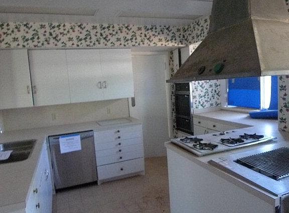 4th image of 6001 Vernon Ave
