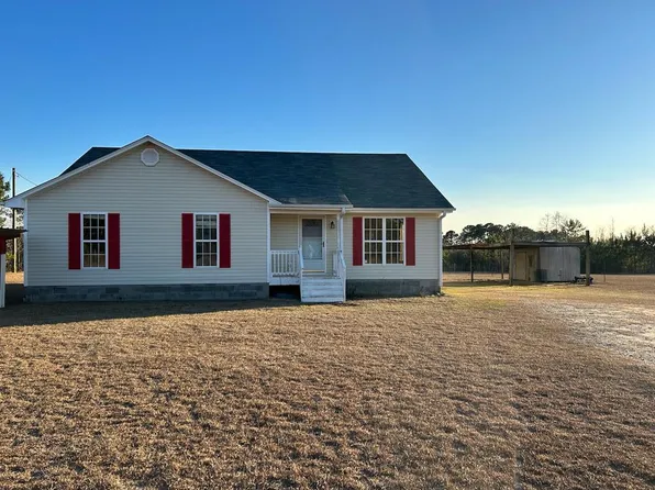 656 Bridlepath Ln, Box Springs, GA 31801