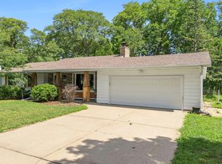 9725 Queen Rd, Bloomington, MN 55431