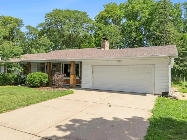 9725 Queen Rd, Bloomington, MN 55431