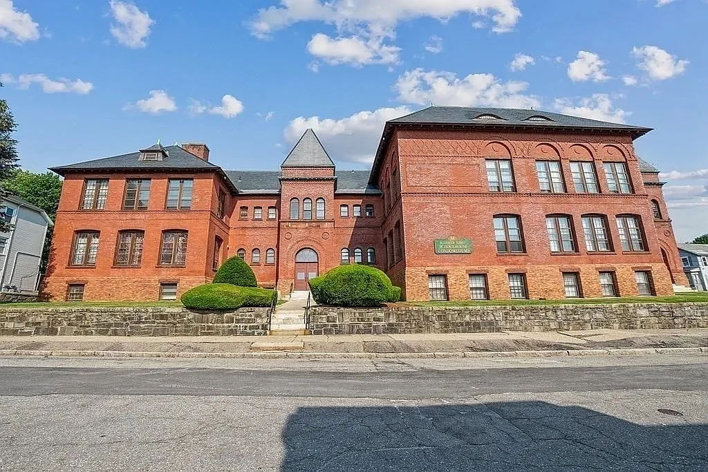 2 bed, 2.0 bath, 1225 sqft, $2,450 — Photo 1