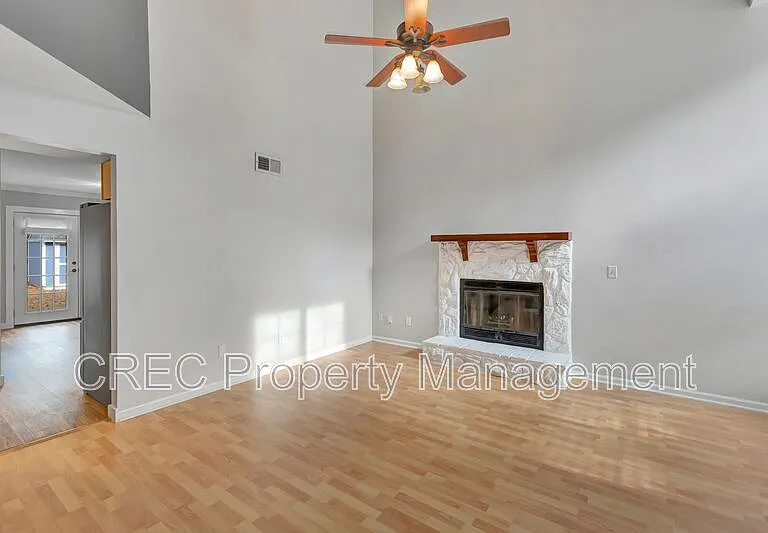 1411 Oaklanding Rd — Photo 3