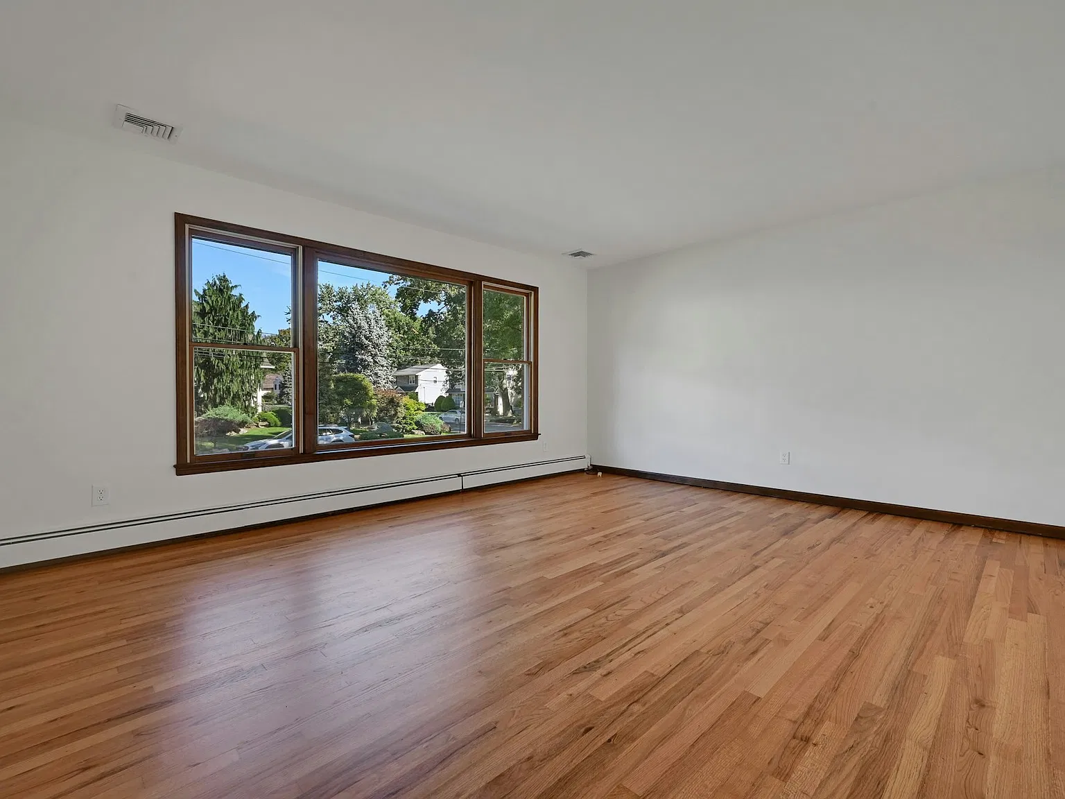 4 bed, 2.5 bath, $5,500 — Photo 4