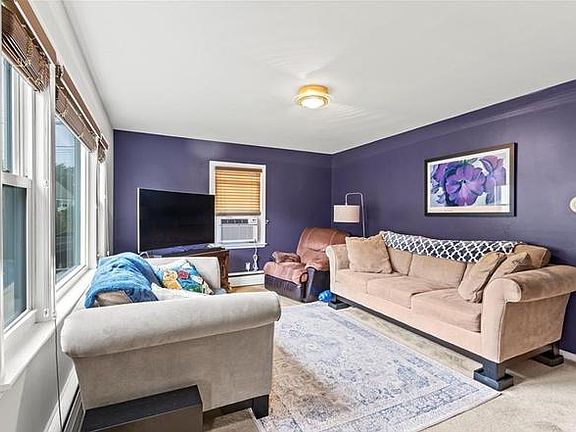 3rd image of 22 Arborfield Rd