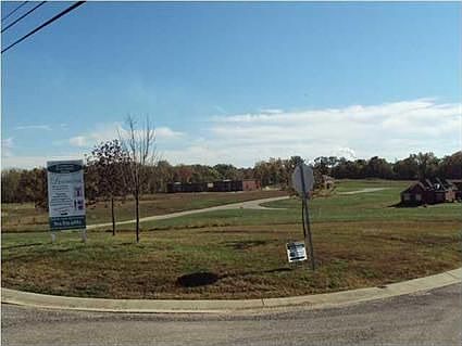 2nd image of 5588 Essex Dr