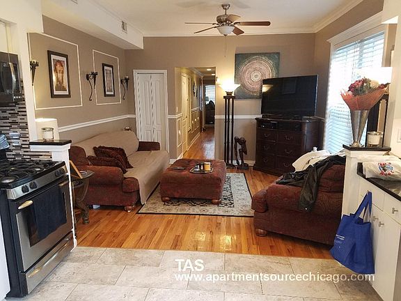 2nd image of 905 W Belmont Ave APT 3F