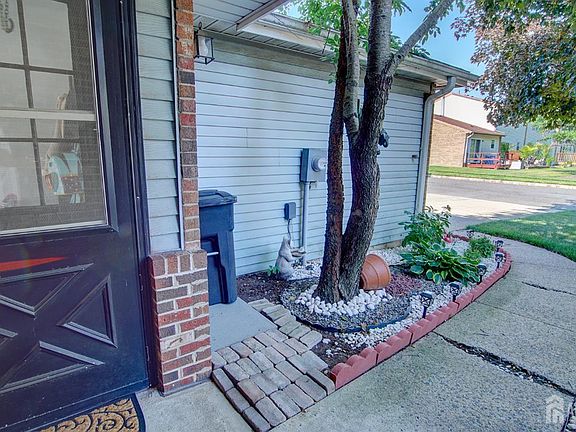 3rd image of 62 Jefferson Dr