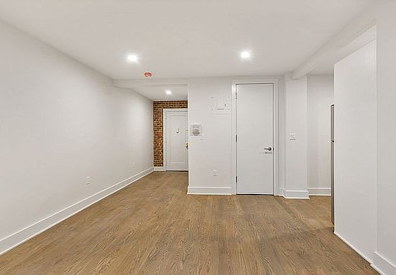 4th image of 3755 77th St APT 3G