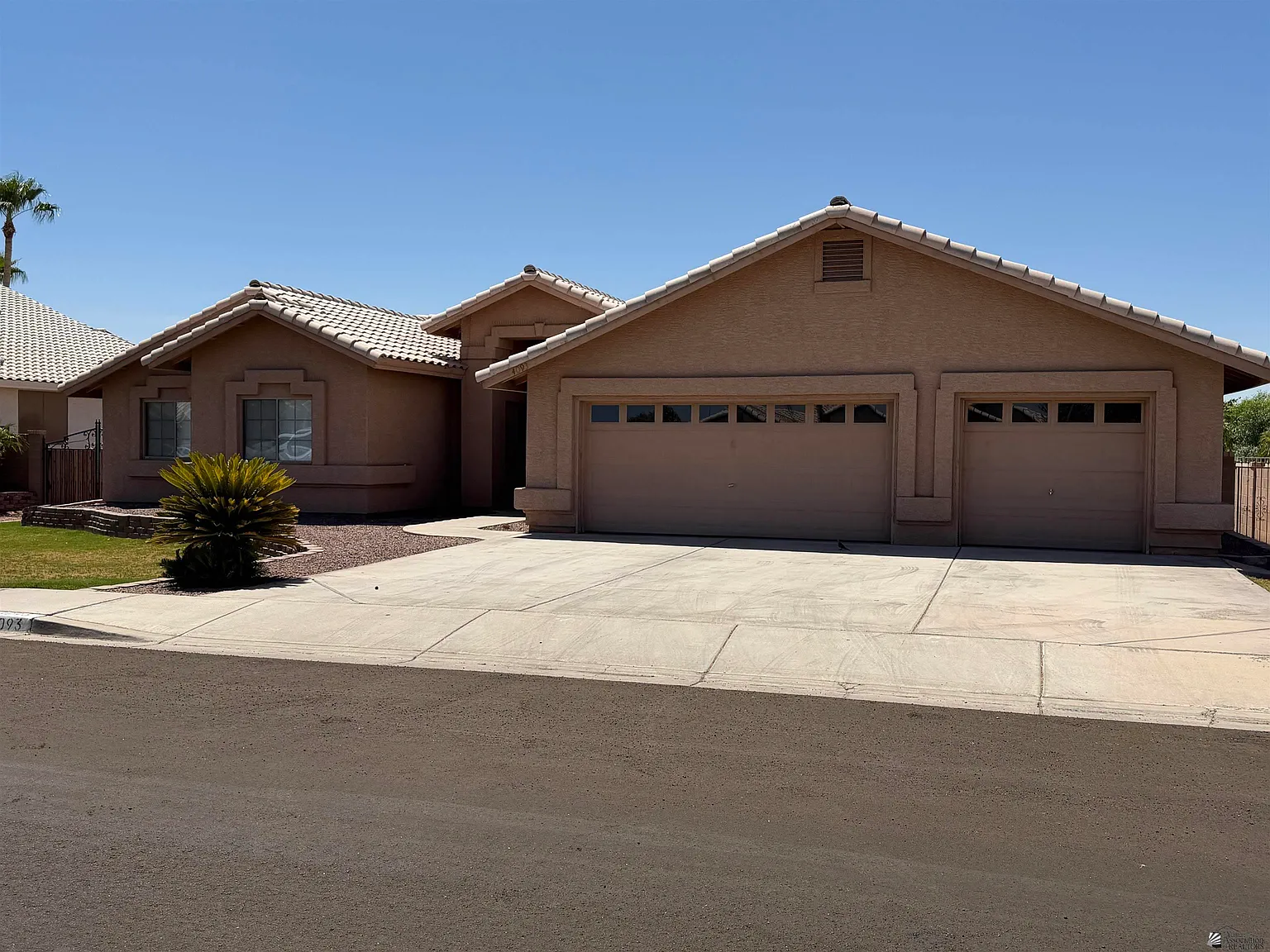 4 bed, 2.0 bath, 2248 sqft, $2,200 — Photo 1