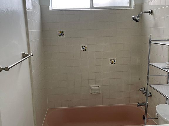 3rd image of 4088 W 129th St #B