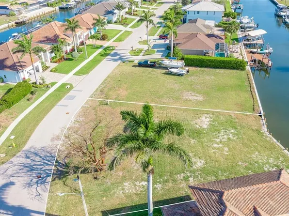 475 Barcelona CT, MARCO ISLAND, FL 34145