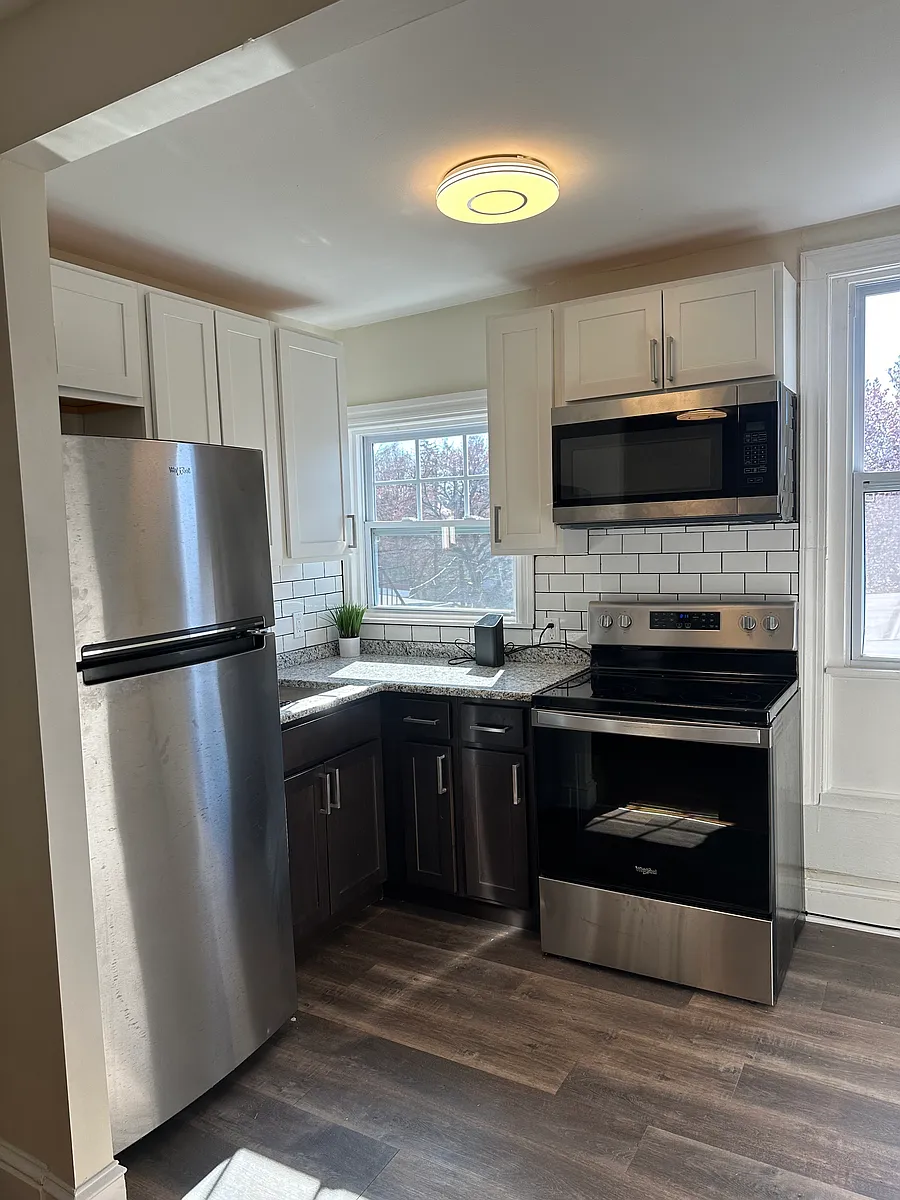 Building Photo - 822 S George St #3
