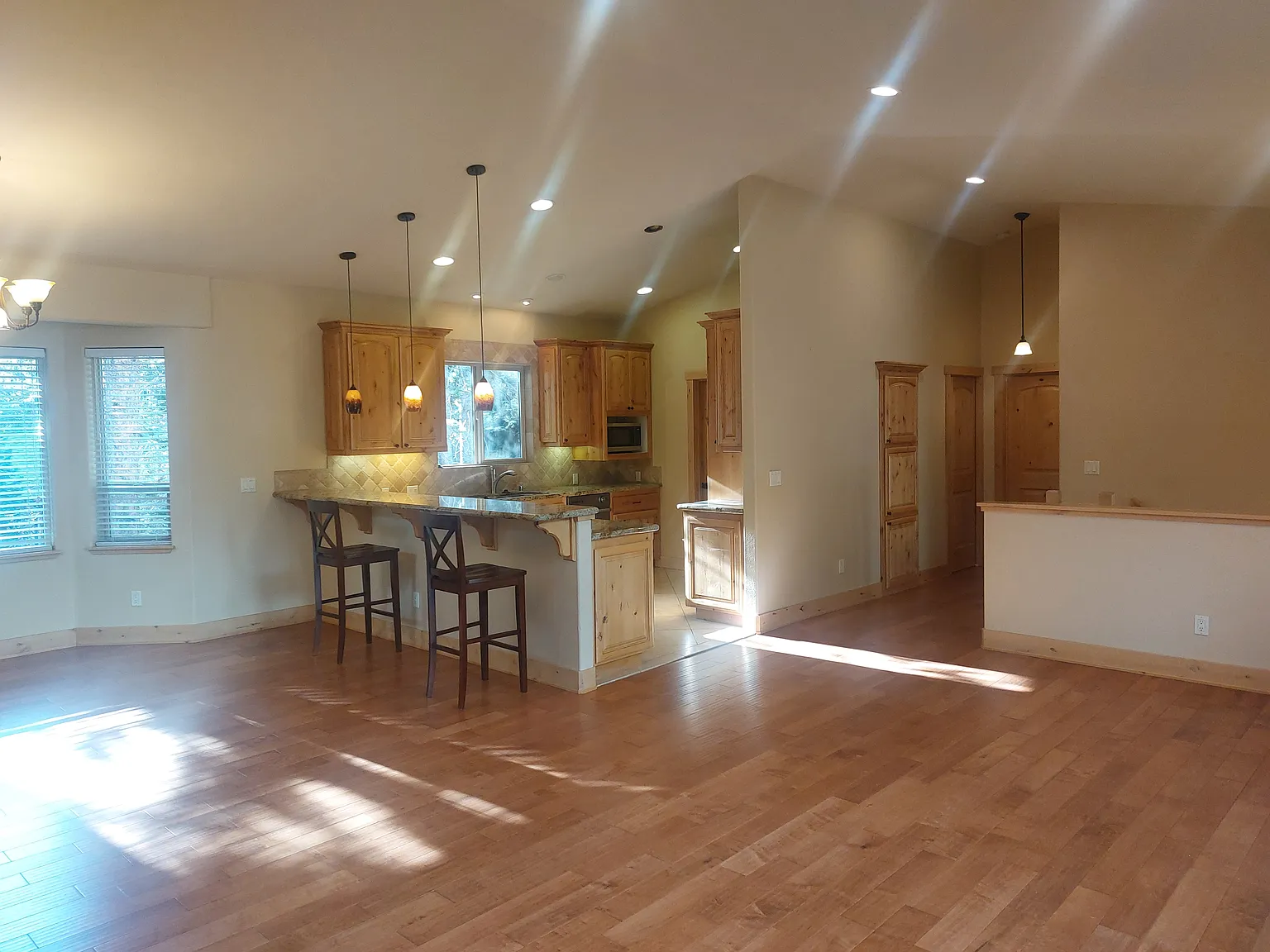 3 bed, 2.5 bath, 2154 sqft, $3,500 — Photo 3