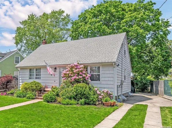 70 N Waldinger Street, Valley Stream, NY 11580