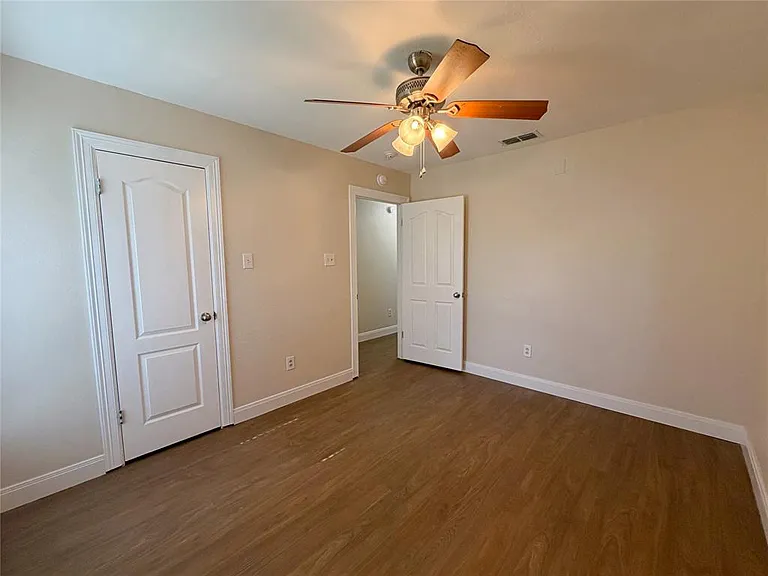 949 Reeves St — Photo 18
