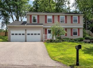 126 Lansdowne Dr, Coraopolis, PA 15108