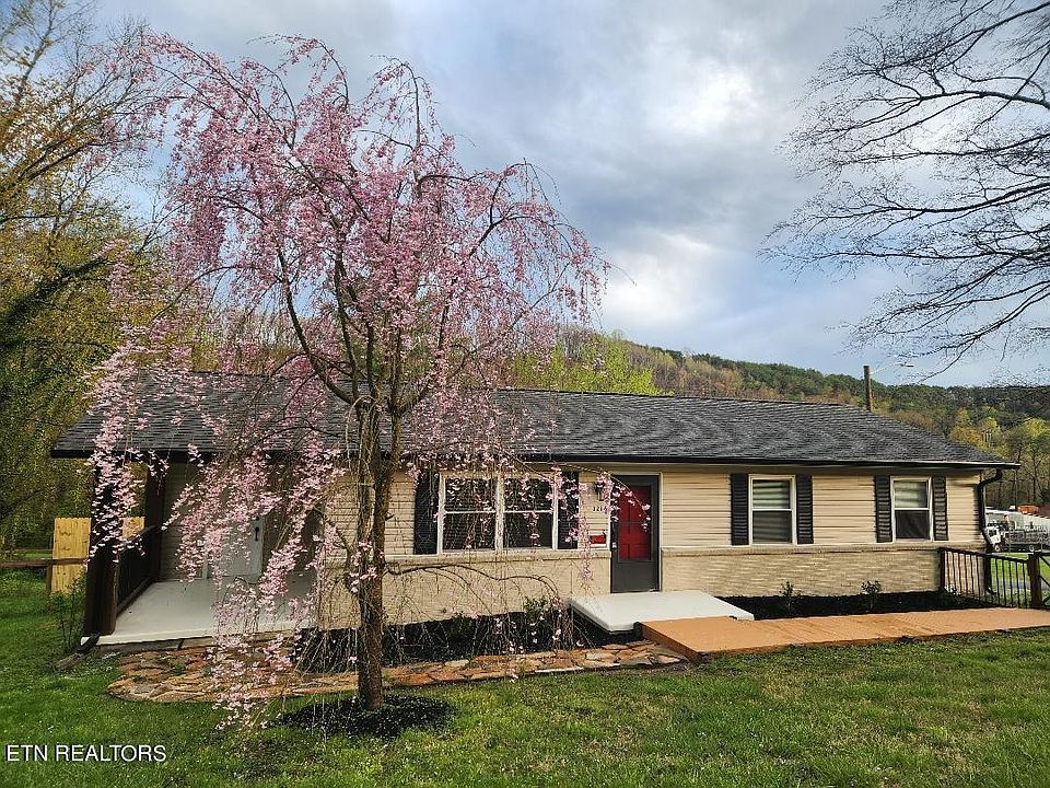 1st image of 3216 Greenway Dr