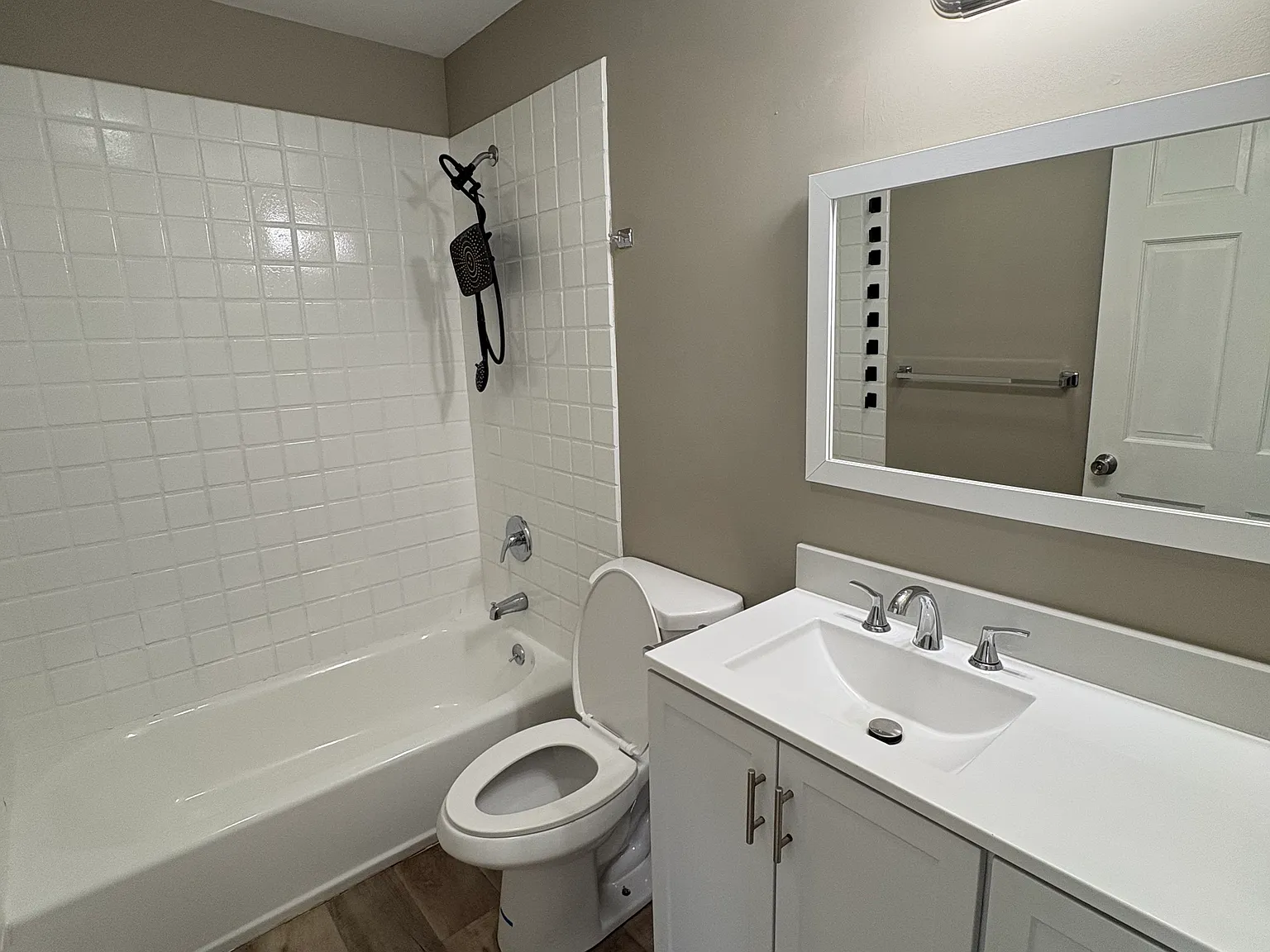 4 bed, 1.5 bath, $2,400 — Photo 4