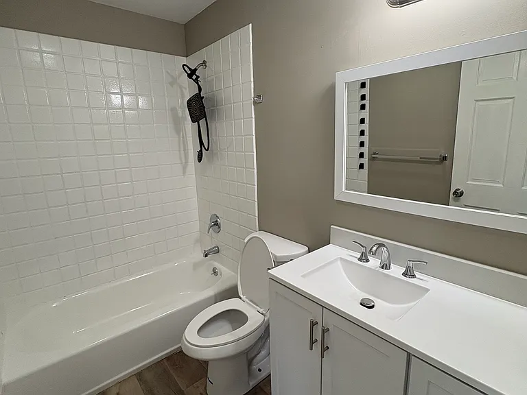 278 N Lansdowne Ave #4 — Photo 4