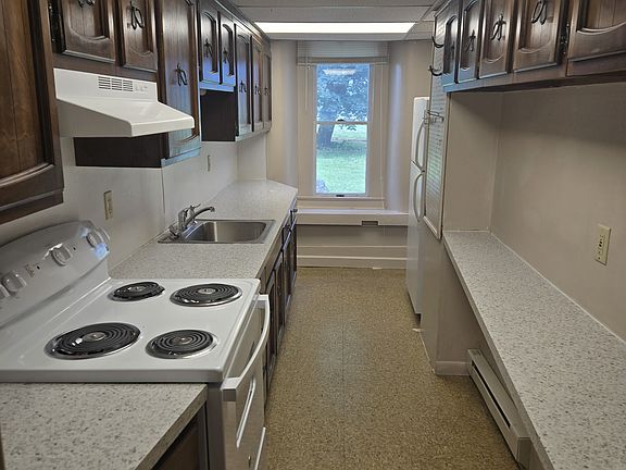 Galley Kitchen (1st floor)