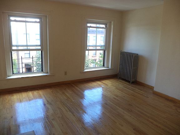 2nd image of 76 Ryerson St APT 3
