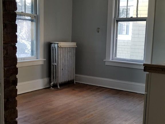 4th image of 364 Quail St