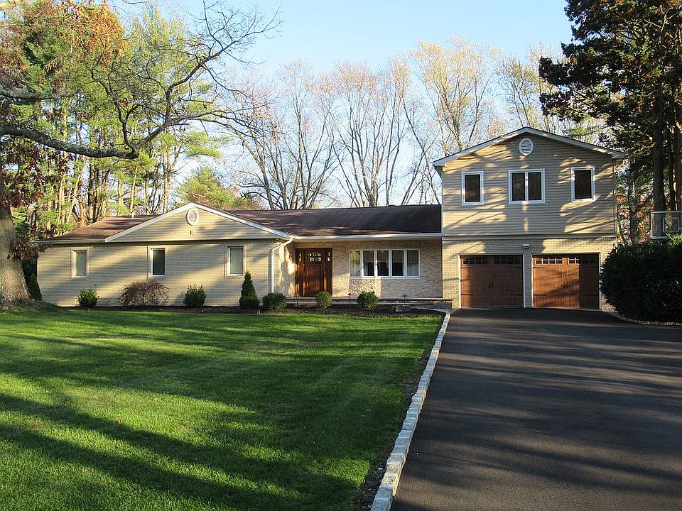 1st image of 14 Highfield Dr