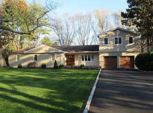 14 Highfield Dr, Dix Hills, NY 11746