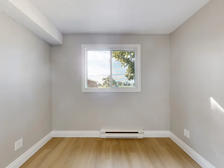 126 Bay St — Photo 14