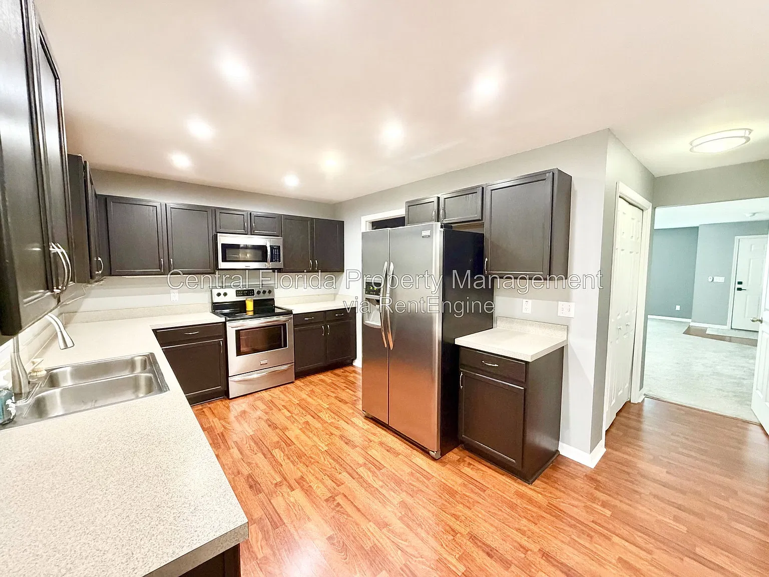 4 bed, 2.0 bath, 2476 sqft, $2,799 — Photo 4