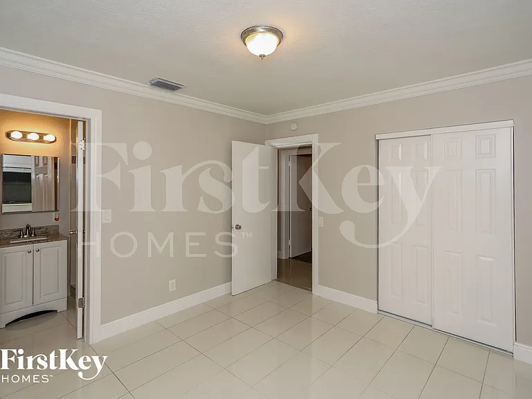6548 SW 26th St — Photo 9