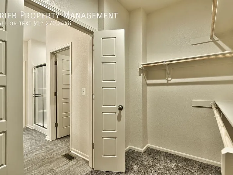 584 S Poplar St — Photo 32